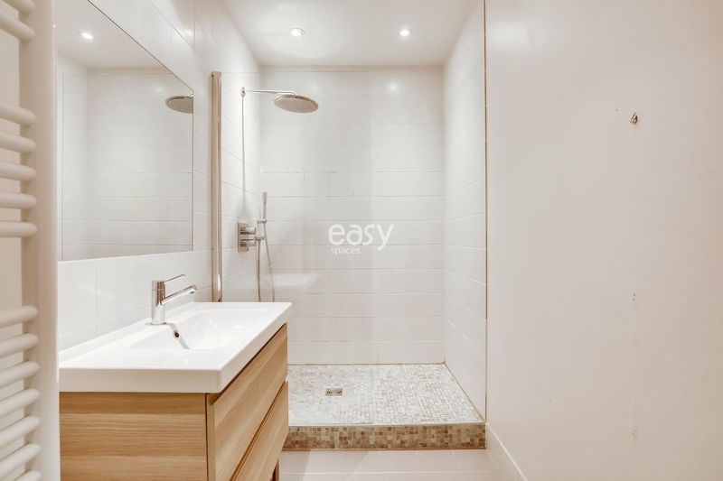 beautiful and spacious bathroom designed for photo shoots in Paris, France